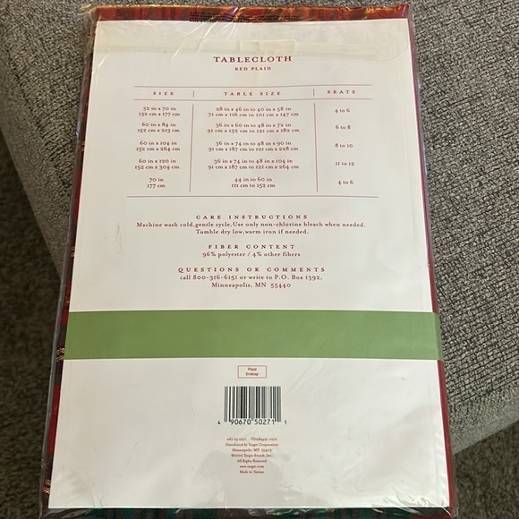 NWT-Holiday Tablecloth-Round - Picture 2 of 2